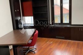 Uredski prostor od 16 m² u odličnoj poslovnoj zgradi. centar, Rijeka, Коммерческая недвижимость