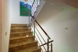 Drvenik, apartmanska kuća s pogledom na more, Gradac, Дом