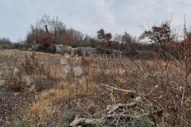 Prostrano građevinsko zemljište u središnjoj Istri, Kanfanar, Земля