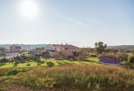 Poslovno-stambeni objekt na brežuljku sa prekrasnim pogledom na more!!!, Medulin, Maison