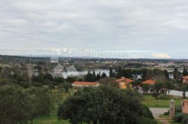 Poslovno-stambeni objekt na brežuljku sa prekrasnim pogledom na more!!!, Medulin, Maison