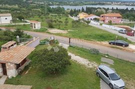 Poslovno-stambeni objekt na brežuljku sa prekrasnim pogledom na more!!!, Medulin, Maison