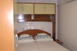 Selce - apartman u centru, 60 metara od plaže, Crikvenica, Stan