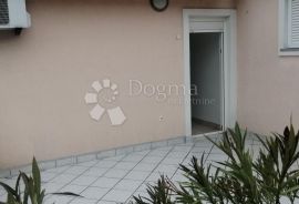 Selce - apartman u centru, 60 metara od plaže, Crikvenica, Stan