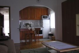 Selce - apartman u centru, 60 metara od plaže, Crikvenica, Stan