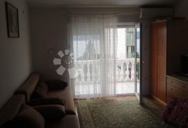 Selce - apartman u centru, 60 metara od plaže, Crikvenica, Stan