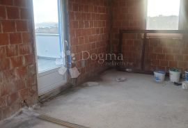 URED NA GORNJOJ DRENOVI, Rijeka, Propriedade comercial