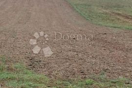 Poslovna zona, Bosiljevo, Zemljište