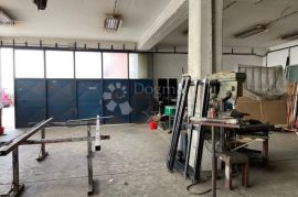 Iznajmljujemo P.P. 200 m² u poslovnoj zgradi, Rijeka, Propiedad comercial