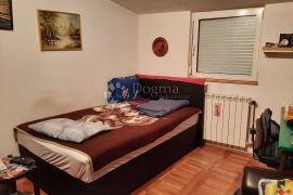 Prodaja samostojeće katnice, Donja Dubrava, 315 m² (2 stana i 2 poslovna prostora), Donja Dubrava, Haus