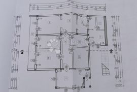 Senj, kuća od 280 m² sa tri odvojena stana s pogledom na more, Senj, Haus