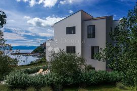 Vrbnik, apartman sa bazenom 50 m od mora, Vrbnik, Apartamento