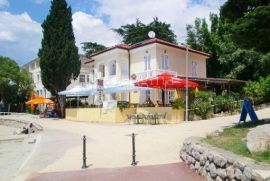 OMIŠALJ VILLA, PRVI RED DO MORA, Omišalj, Kuća