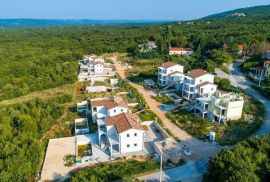 Mediteranska kamena kuća na mirnoj lokaciji s panoramskim pogledom na more, Labin, Famiglia