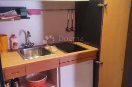 Apartmanska kuća u okolici Poreča, Poreč, Casa