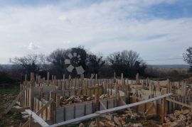 Započeta gradnja kuće s očaravajućim otvorenim pogledom na Raški zaljev, Labin, Casa