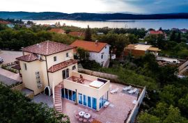 PREKRASNA VILLA SA UNUTARNJIM BAZENOM, Dobrinj, Casa