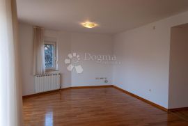 Kuća, Šestina, samostojeća, 4 etaže, 490 m², najam, Podsljeme, بيت