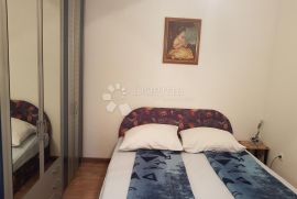 Kuća sa pet apartmana, Crikvenica, Casa