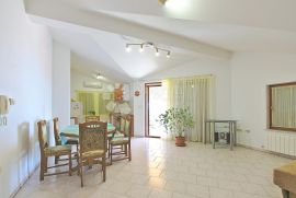 KASTAV, SAMOSTOJEĆA KUĆA, 3 STAN, RADIONA - 450 m², Kastav, Famiglia