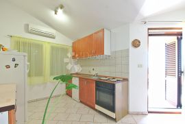 KASTAV, SAMOSTOJEĆA KUĆA, 3 STAN, RADIONA - 450 m², Kastav, Famiglia