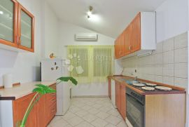 KASTAV, SAMOSTOJEĆA KUĆA, 3 STAN, RADIONA - 450 m², Kastav, Famiglia