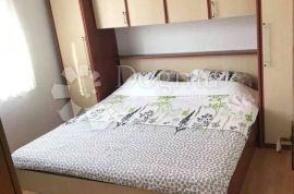 Prostrani apartman u prizemlju sa 400 m² okućnice, Malinska-Dubašnica, Flat