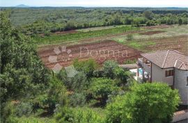 Kamena vila sa bazenom i s prostranim pogledom na zelenilo, Marčana, Σπίτι