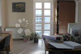 Ured u centru Rijeke, Rijeka, Propiedad comercial