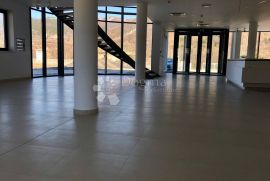 Iznajmljuje se ekskluzivan kompleks sala i ureda u Lupoglavu, Lupoglav, Propiedad comercial