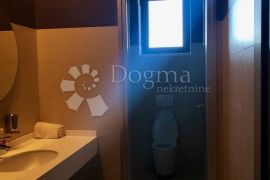 Iznajmljuje se ekskluzivan kompleks sala i ureda u Lupoglavu, Lupoglav, Propiedad comercial