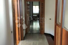 Prodaja Vile s bazenom, Mlinovi, 985 m², Podsljeme, بيت