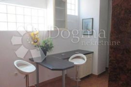 Apartman uz more, Crikvenica, شقة