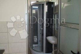 Apartman uz more, Crikvenica, شقة