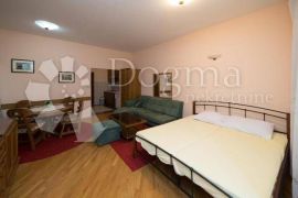 Apartman uz more, Crikvenica, شقة