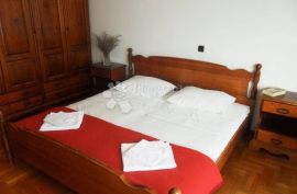 Apartmanska kuća sa vlastitom plažom i nevjerovatnim pogledom, Trogir, Trogir, Ev