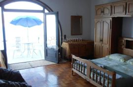 Apartmanska kuća sa vlastitom plažom i nevjerovatnim pogledom, Trogir, Trogir, Ev