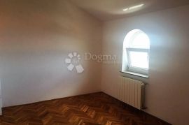 Glavani, dvoetažni stan u adaptiranoj starini, Kostrena, Flat