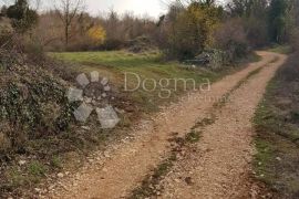 VIŠNJAN, građevinsko zemljište na lijepoj lokaciji, Višnjan, Terrain