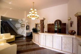 Obiteljski hotel uz more, Propiedad comercial