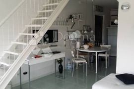 NOVIGRAD, dvoetažni apartman 100 m od mora, Novigrad, شقة