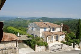 Kamena kuća na proplanku, Vižinada, House