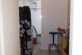 Poslovna zgrada - autopraona, Rijeka, Commercial property