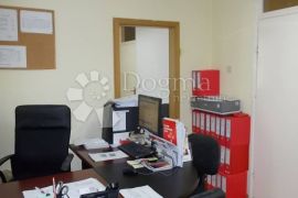 Poslovna zgrada - autopraona, Rijeka, Commercial property