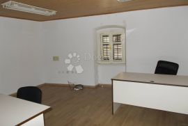 KRIMEJA 120 m², Rijeka, Propriedade comercial