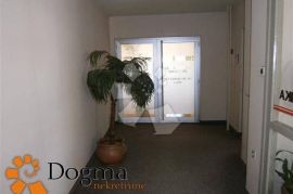 POSLOVNI PROSTOR RIJEKA BRAJDA 120 m², Rijeka, Commercial property