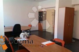 POSLOVNI PROSTOR RIJEKA CENTAR 37 m², Rijeka, Коммерческая недвижимость