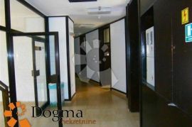 POSLOVNI PROSTOR RIJEKA CENTAR 12.5 m² ured, Rijeka, Commercial property