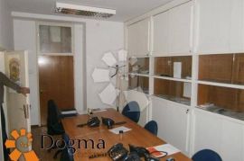 POSLOVNI PROSTOR NAJAM RIJEKA CENTAR 280 m², Rijeka, Commercial property