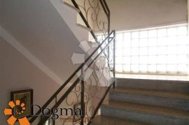 SAMOSTOJEĆA KUĆA OPATIJA 330 m², Opatija - Okolica, Famiglia